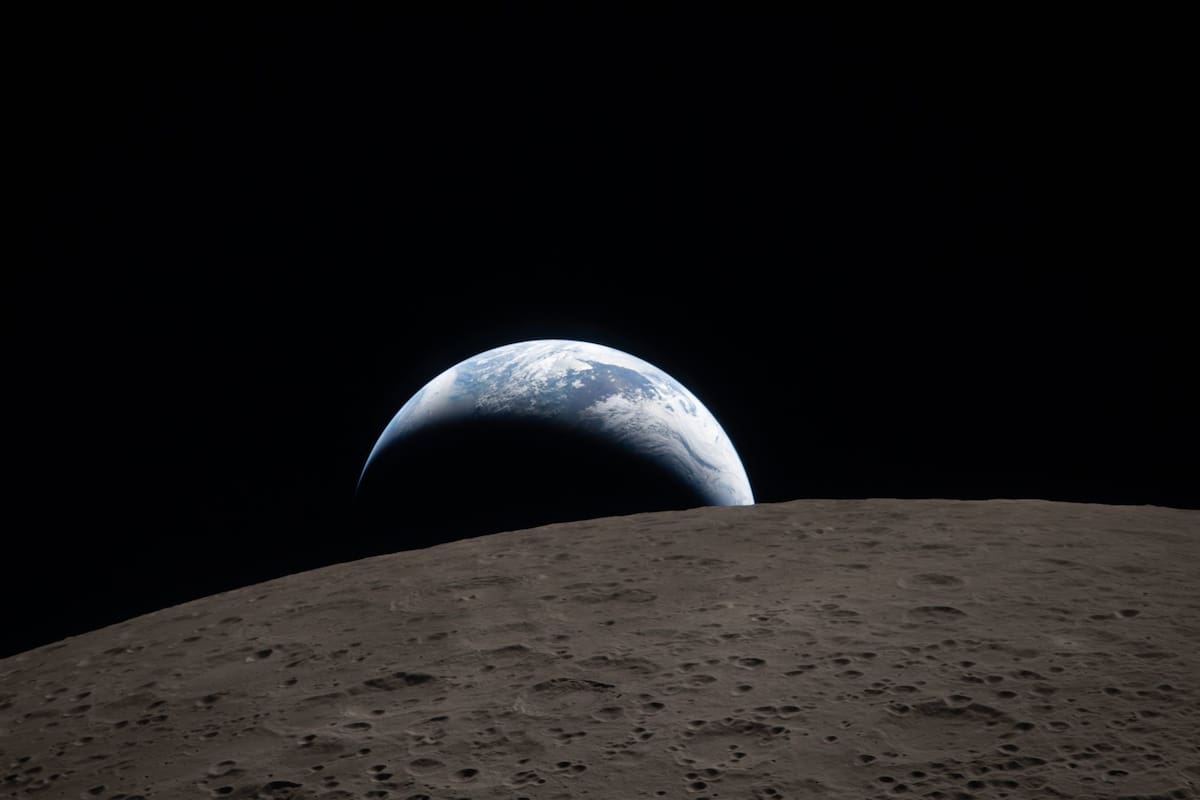 Una vista de la Tierra tomada por Artemis II, la última misión a la Luna