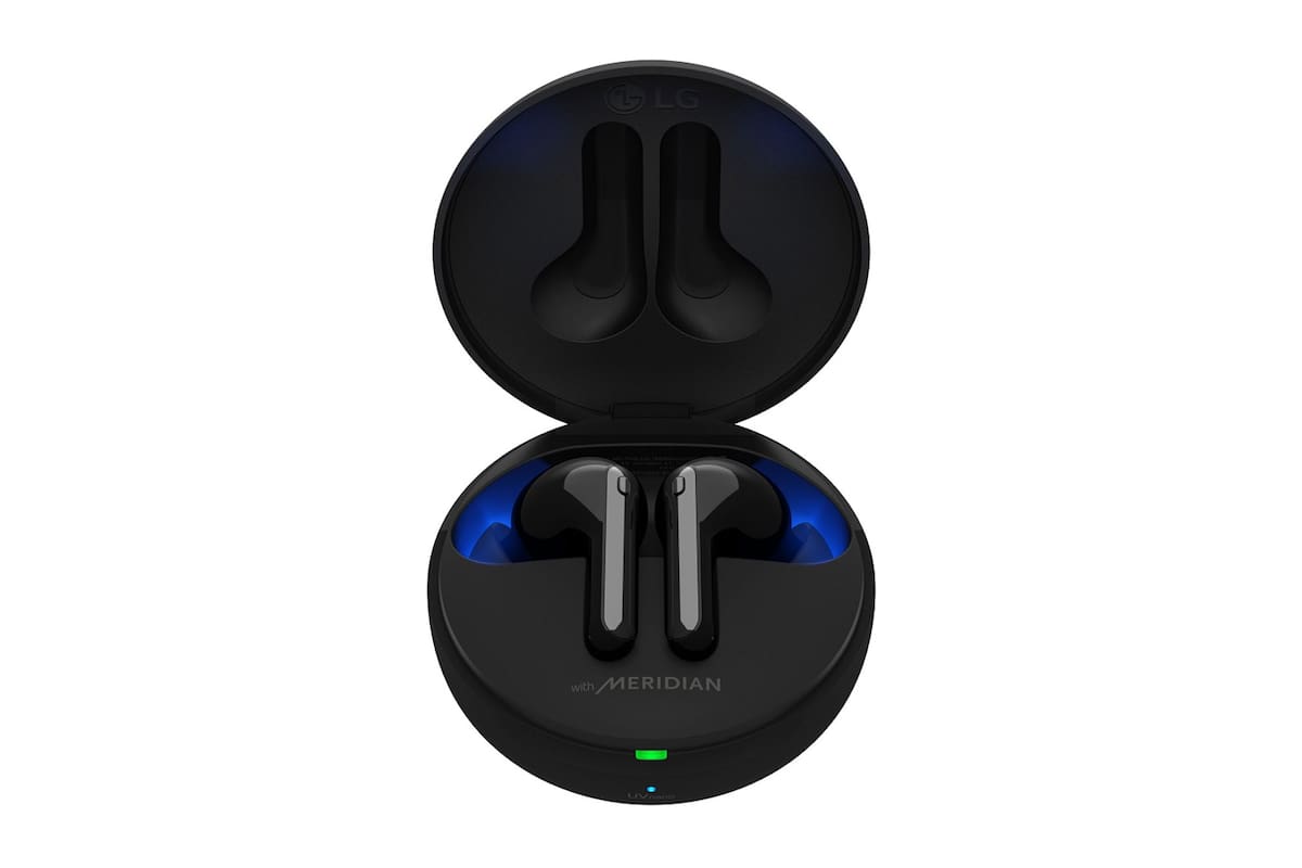 Una vista de los Tone Free, los auriculares tipo earbuds de LG que cuentan con el sistema autolimpiante con luz UVC