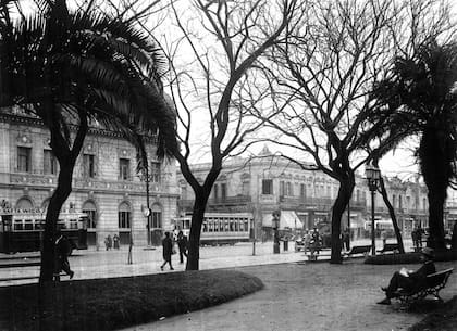 Una vista de Rivadavia y Pedernera tomada desde Plaza Flores. 1930.