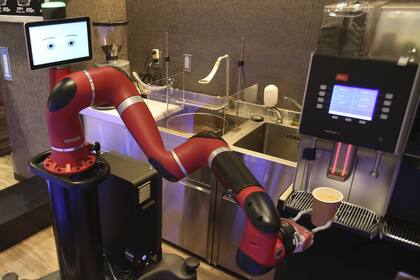 Una vista de Sawyer, el robot desarrollado por Rethink Robotics y que atiende a los clientes del Henna Café en Shibuya, Tokio