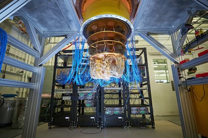 Una vista de una computadora cuántica de Google, que para ciertas tareas específicas es aproximadamente 158 millones de veces más rápida que la supercomputadora más rápida del mundo