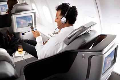 Una vista del asiento de la clase ejecutiva de Lufthansa, a cargo de la agencia de diseño PearsonLloyd