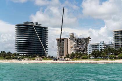 Una vista del condominio de Surfside tres días después del derrumbe