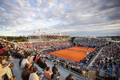 Una vista del court central del Córdoba Open, a metros del estadio Mario Kempes; la cancha se montaba año tras año, especialmente para el torneo