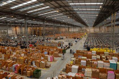 Uno de los tantos depósitos que tiene Amazon, que superó a Wal-mart como cadena de venta minorista