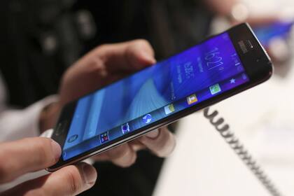 Una vista del Galaxy Note Edge, con una configuración idéntica al Galaxy Note 4 que presentó Samsung en Alemania