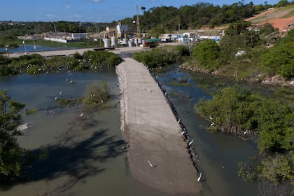 Una vista del hundimiento en el vecindario Mutange de Maceió, en el estado de Alagoas, Brasil, el domingo 10 de diciembre de 2023. (AP Foto/Itawi Albuquerque)