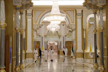 Una vista del interior del Palacio Presidencial antes de la ceremonia de bienvenida para el Papa Francisco, en Abu Dhabi, Emiratos Árabes Unidos. Francisco llegó al palacio presidencial para comenzar oficialmente su histórica visita a los Emiratos Árabes.