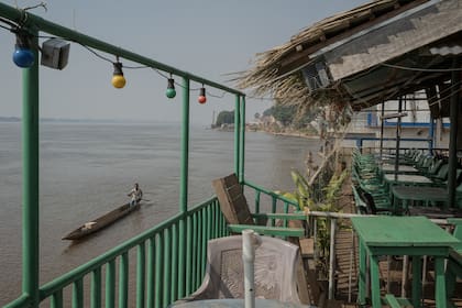 Una vista del río Oubangui desde el restaurante La Tourangelle en Bangui, la capital de la República Centroafricana, el 5 de noviembre de 2022. (Mauricio Lima/The New York Times)
