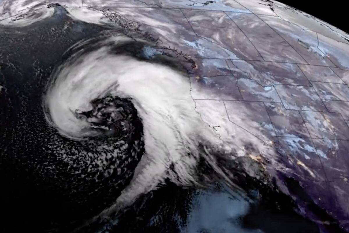 Una vista del sistema de tormentas que se aproximaba a la costa oeste de Estados Unidos