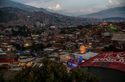 Una vista desde el Distrito 13 de Medellín, Colombia, 13 de enero de 2024. La ciudad recibió 1,4 millones de turistas el año pasado, casi el 40 por ciento de Estados Unidos