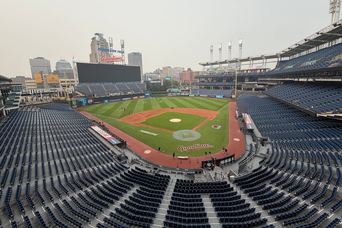 Una vista desde el nivel del palco de prensa en el Progressive Field en Cleveland, Ohio, el viernes