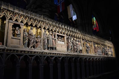Una vista en perspectiva de las estatuas de los reyes