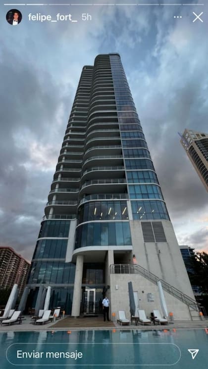 Una vista exterior del imponente edificio