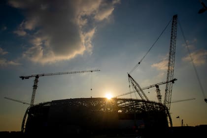 Una vista exterior general de la construcción del estadio Al Thumama en Doha, Qatar. Sede de la Copa Mundial de la FIFA Qatar 2022.