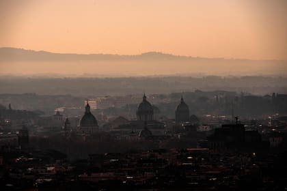 Una vista panorámica de Roma de esta mañana: a diferencia de la cuarentena del año pasado, ahora la Ciudad Eterna sigue vibrando