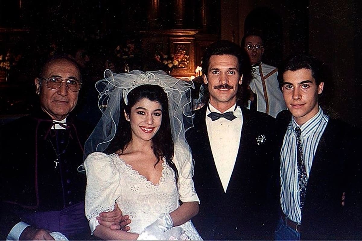 Una voz en el teléfono, uno de los últimos grandes éxitos de Alberto Migré, se comenzó a emitir en 1990 por Canal 9 y llegó a marcar 40 puntos de rating