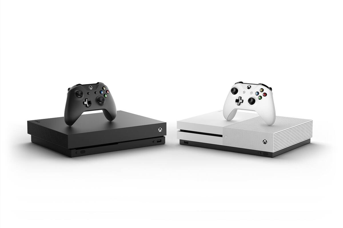 Una Xbox One y una Xbox One X, las consolas de Microsoft