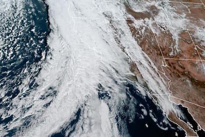 Una zona de humedad ingresa al territorio de Estados Unidos como parte del río atmosférico