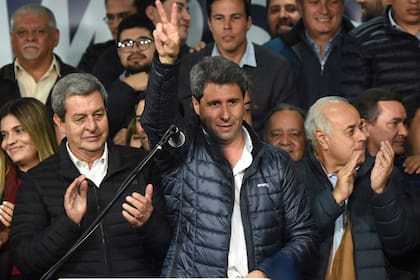 Uñac, anoche, en la sede del PJ sanjuanino junto al vicegobernador Roberto Gattoni.