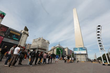 Unas 400 personas participan de las primeras visitas al mirador del Obelisco