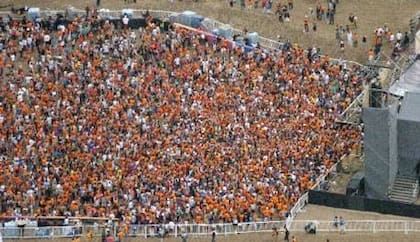 Unas 50.000 personas participaron anoche del recital de Fatboy Slim, realizado al aire libre en Mar del Plata
