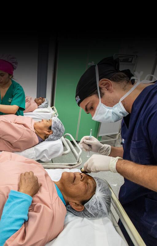 Unas 450 personas de diferentes localidades de Salta fueron operadas de cataratas durante cuatro dias por un equipo de 50 profesionales