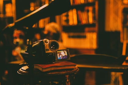Unas 50 personas participaron de la producción del Tiny Desk Concert de Nicki Nicole, filmado a cinco cámaras