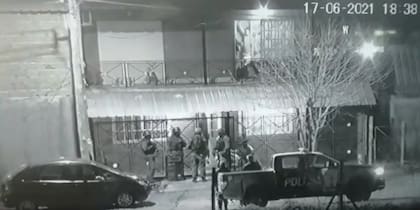 Unidades especiales de la policía bonaerense irrumpieron en la casa de Sergio Daniel Arrascaeta, alias el Rengo
