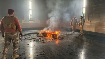 Uniformados incendiaron el mausoleo y la tumba del Hafez al-Assad
