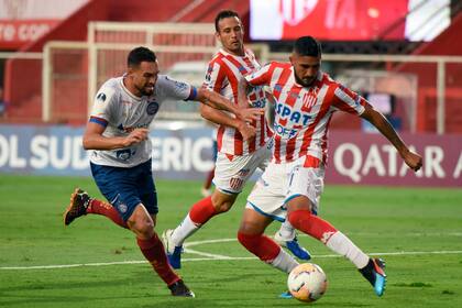 Unión peleó mucho más de lo que jugó y quedó eliminado de la Copa Sudamericana luego de empatar sin goles con Bahía.