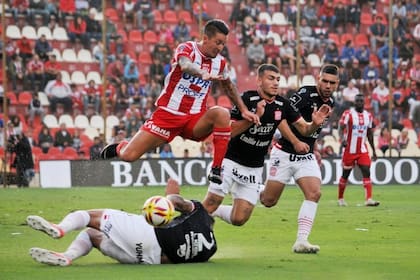 Unión vence San Martín de Tucumán y avanza en la Copa de la Superliga