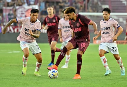 Unión y Lanús se miden por el torneo Clausura