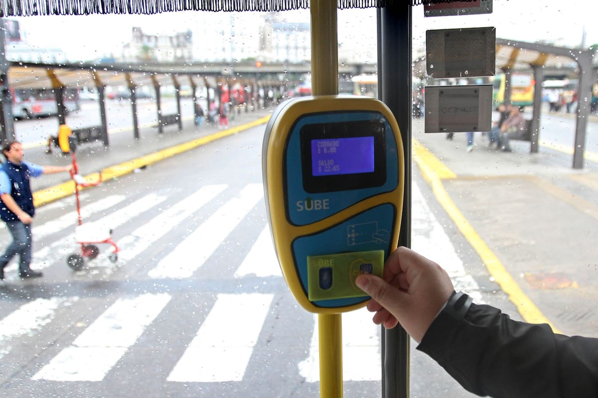 Universitarios bonaerenses: cómo sacar el boleto estudiantil gratuito