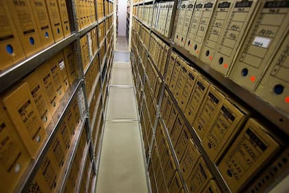 Uno de cada seis alemanes orientales eran agentes o colaboraban con la Stasi, de acuerdo con los historiadores