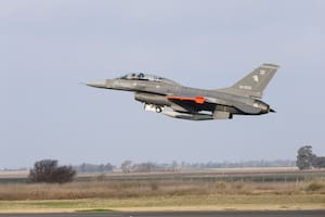 El Gobierno mostró el avance del programa de los F-16 y anunció la entrega de los próximos cazas