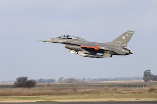 El Gobierno mostró el avance del programa de los F-16 y anunció la entrega de los próximos cazas
