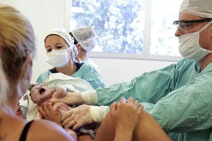 Uno de los 6500 partos anuales que atienden