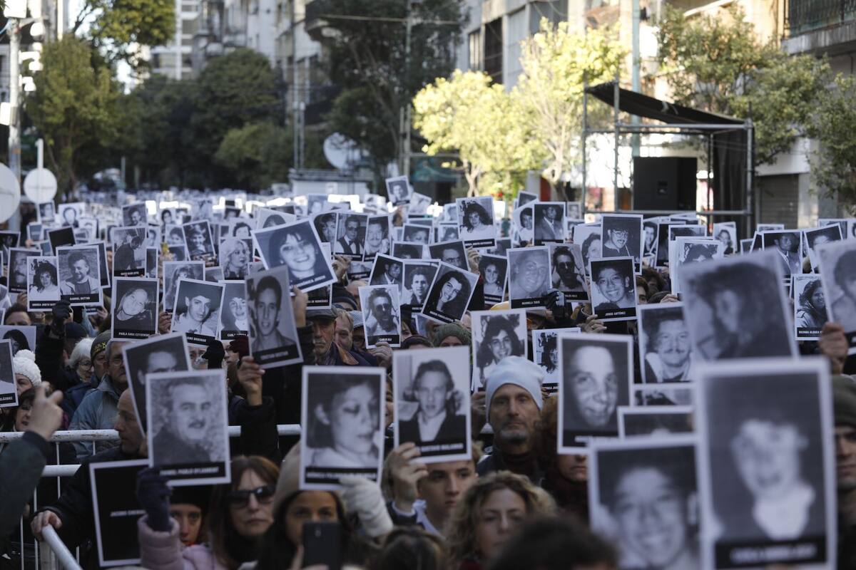 Uno de los actos por el aniversario del atentado terrorista contra la AMIA, acontecido en 1994 y que dejó 85 muertos y más de 300 heridos
