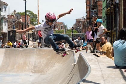 Uno de los alumnos, demostrando todo su talento en el bowl.