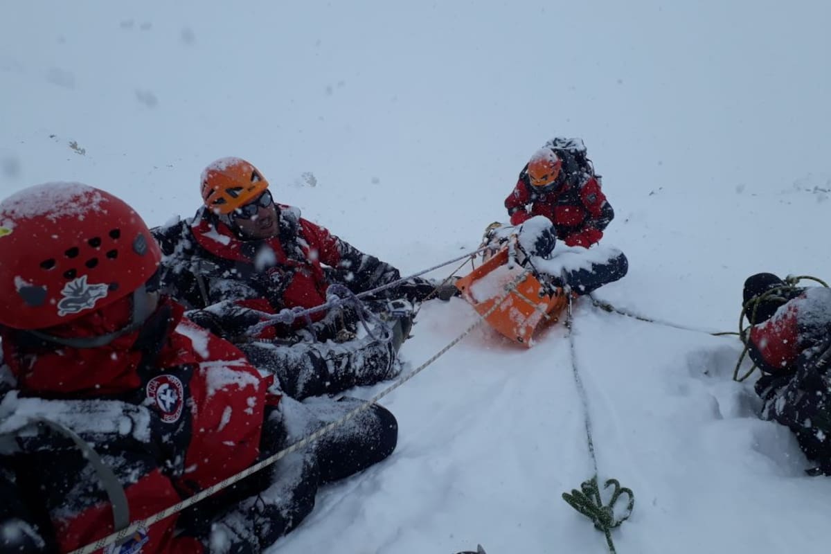Uno de los andinistas fallecidos es rescatado