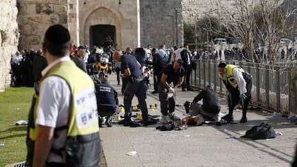 Uno de los atacantes fue abatido por las fuerzas de seguridad