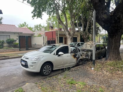 Uno de los ataques incendiarios se registró en Falucho e Independencia, en Villa Ballester