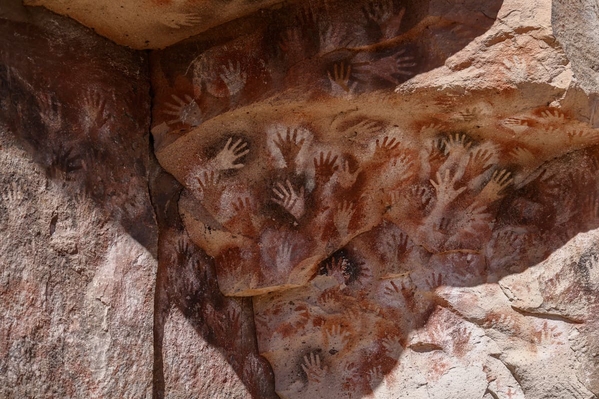 Uno de los atractivos más importantes es la cueva de las manos, Patrimonio de la Humanidad