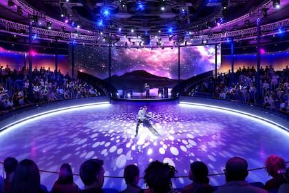 Uno de los atractivos principales es la pista de patinaje sobre hielo que cuenta con shows todos los días