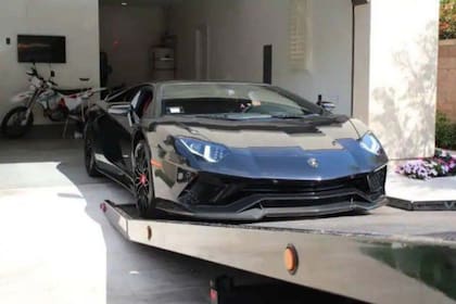 Uno de los autos de lujo que fue secuestrado por las autoridades