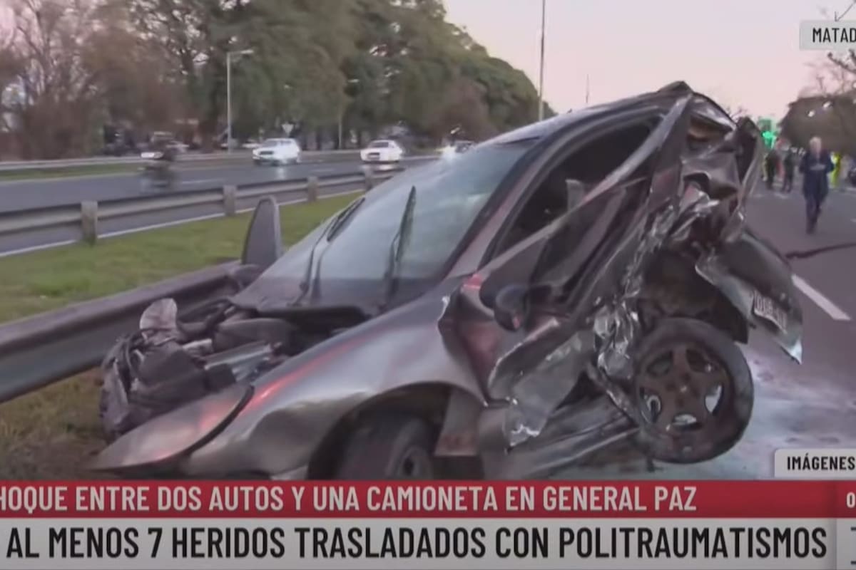 Uno de los autos quedó destruido