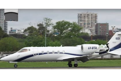 Uno de los aviones de la flota de YPF