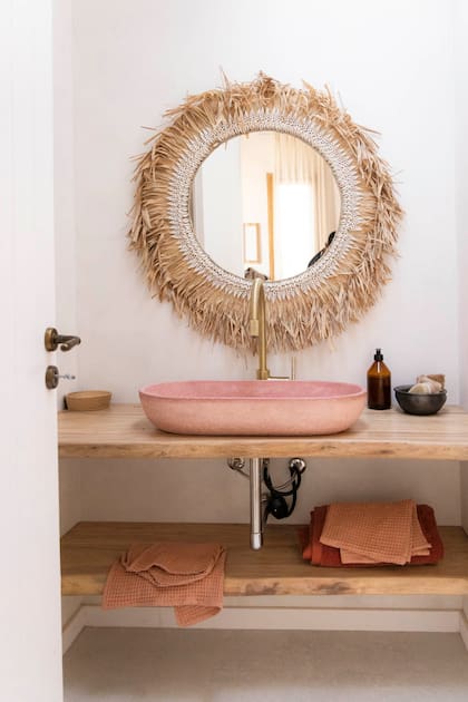 Uno de los baños en la casa de Sol Palou en Costa Esmeralda.