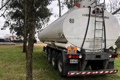 Uno de los camiones cisterna utilizado por la banda